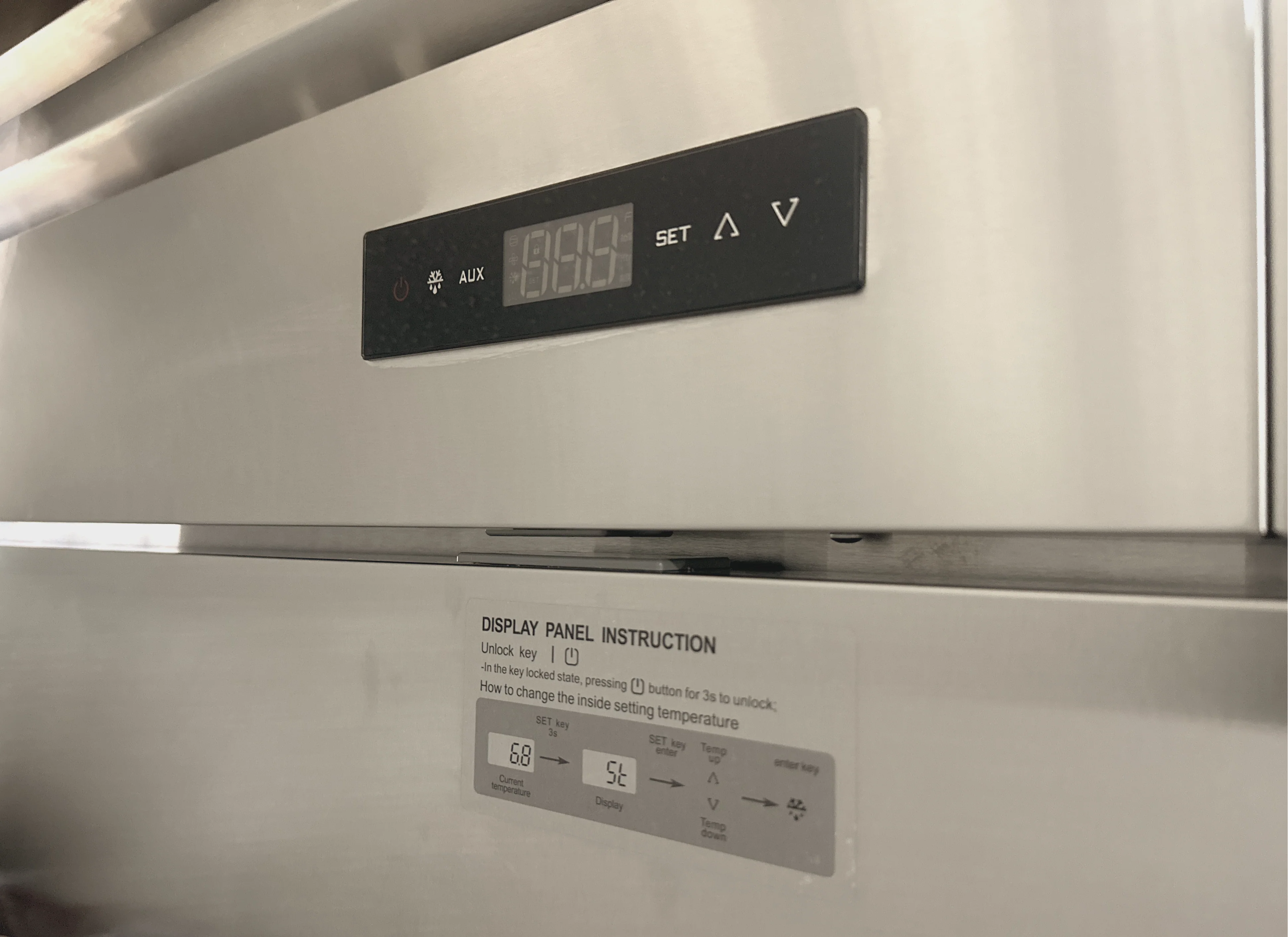 Upright Six Half Doors Refrigerator - HT65-6R-N