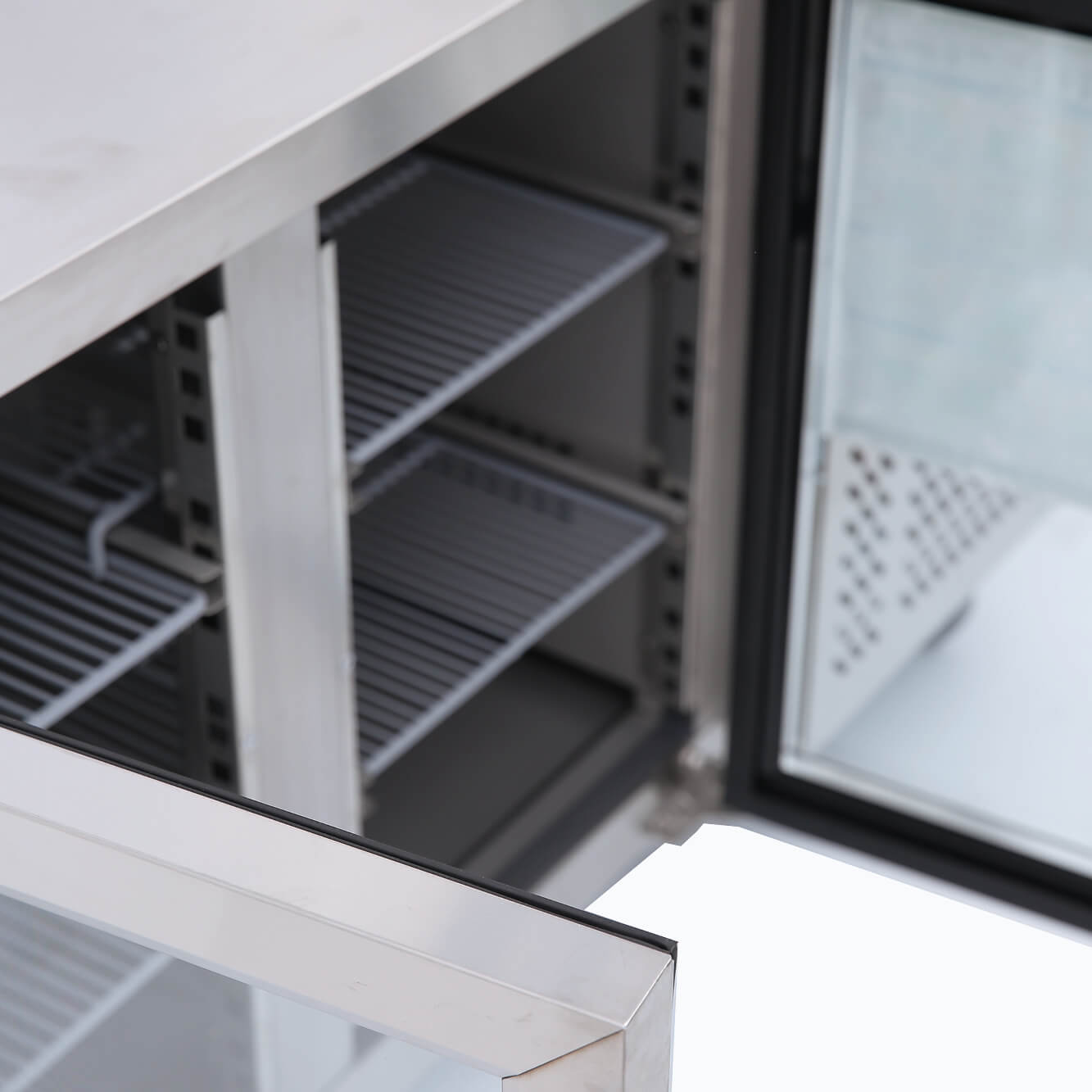 Bromic - Under Bench Display Fridge - 282L - 2 Doors - Glass
